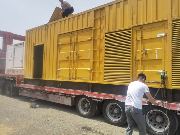 三道镇除了负载情况和发动机维护，还有哪些因素会影响 200kw 柴油发电机的油耗？