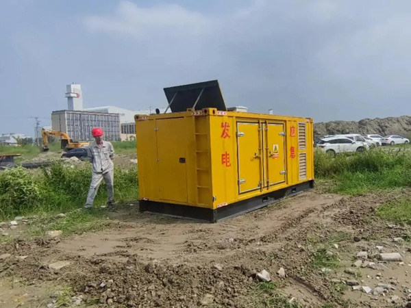 三道镇200KW柴油发电机机组每小时的油耗量受哪些因素影响？