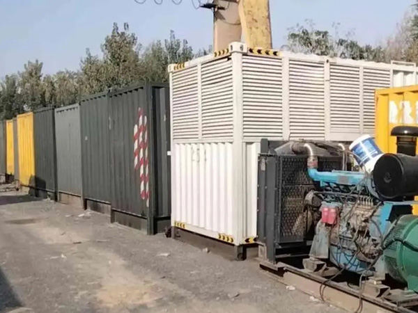 三道镇200KW柴油发电机机组每小时油耗是多少？