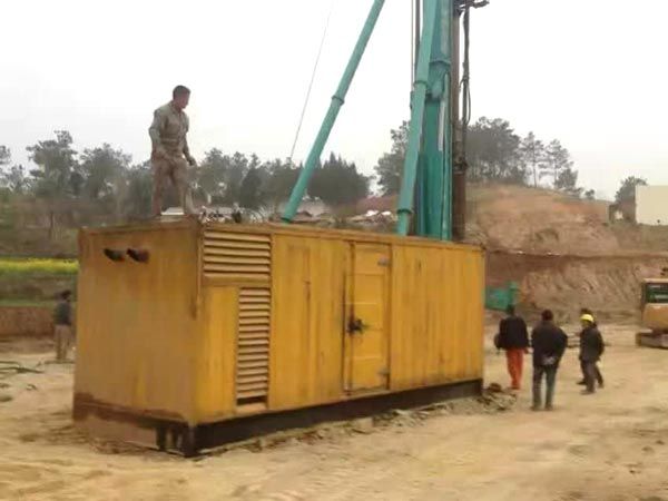 三道镇如何判断水冷式机油散热器密封件是否需要更换？